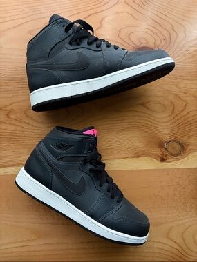 Jordan 1 Retro High Black Pink High-Top Sneakers Youth US 6 New